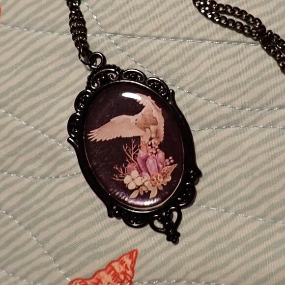 Witchy gothic snowy owl and crystals necklace - Picture 2 of 3